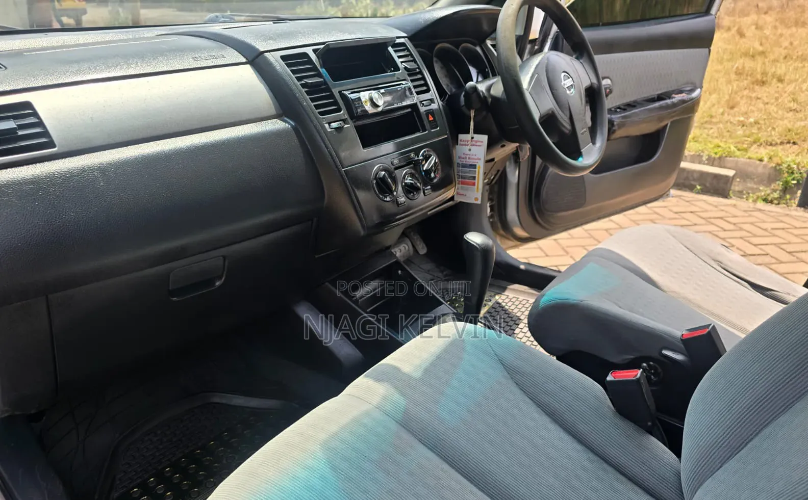 Nissan Tiida 2010 Silver