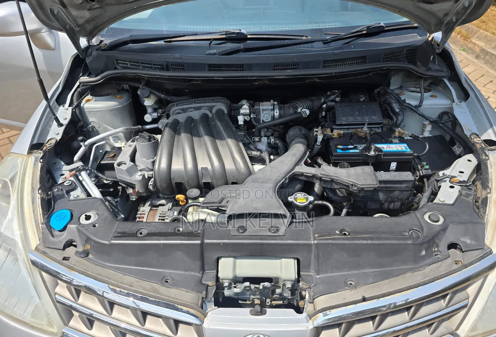 Nissan Tiida 2010 Silver