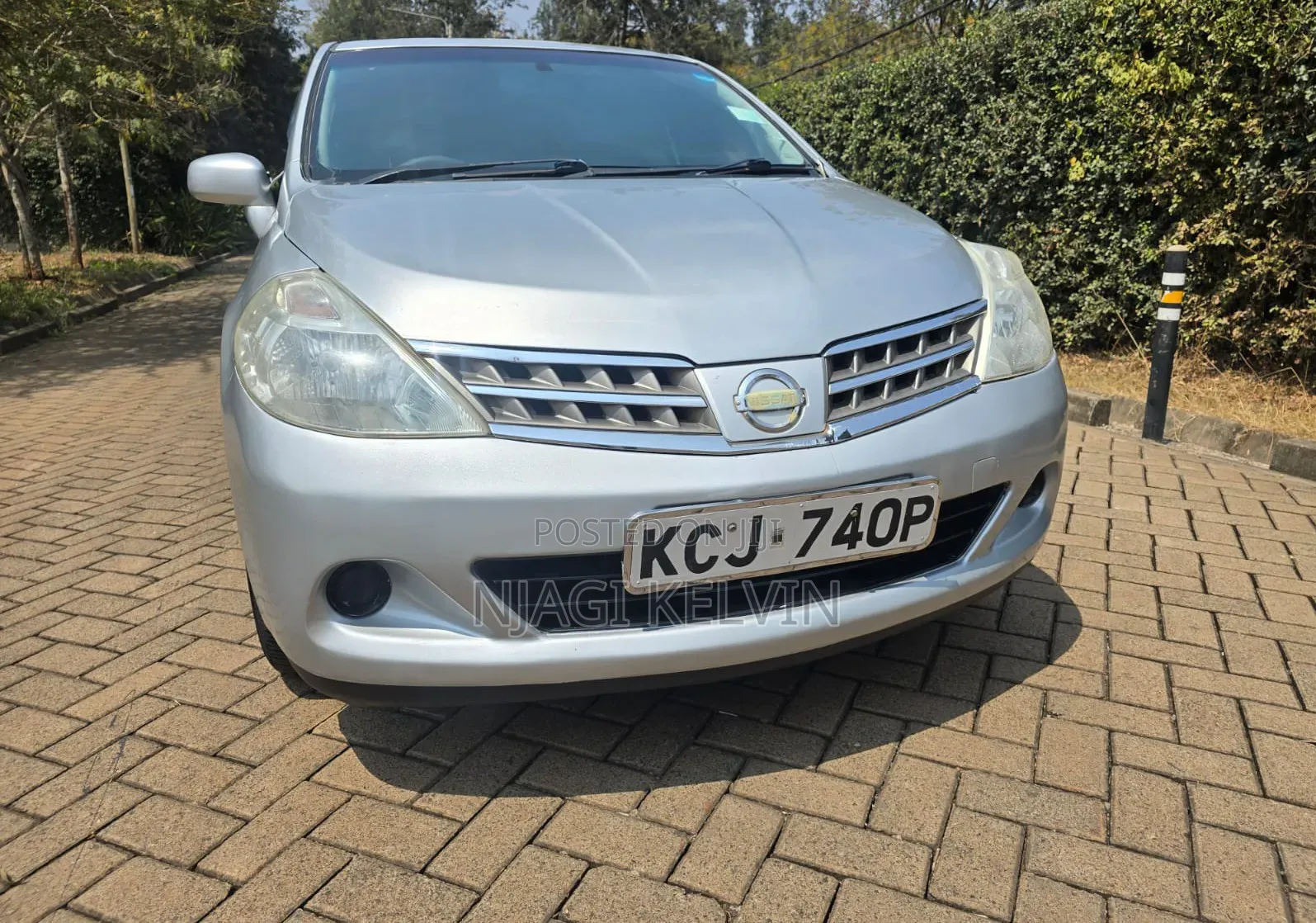 Nissan Tiida 2010 Silver