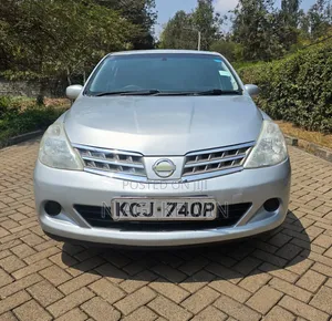 Nissan Tiida 2010 Silver