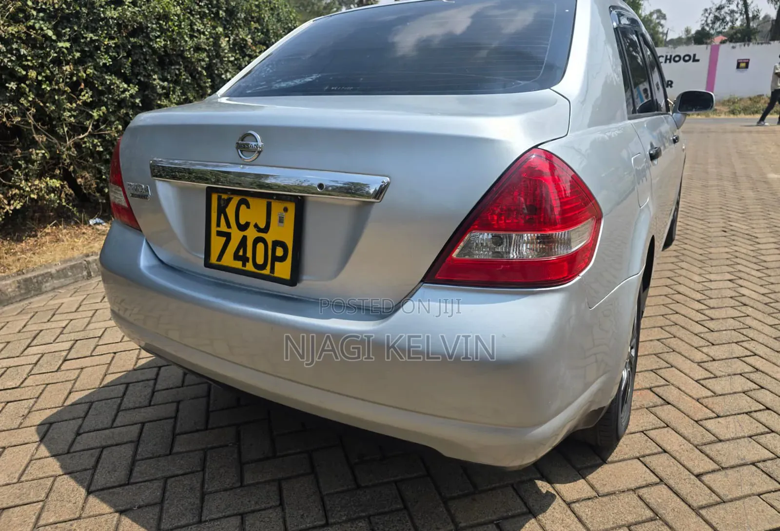 Nissan Tiida 2010 Silver