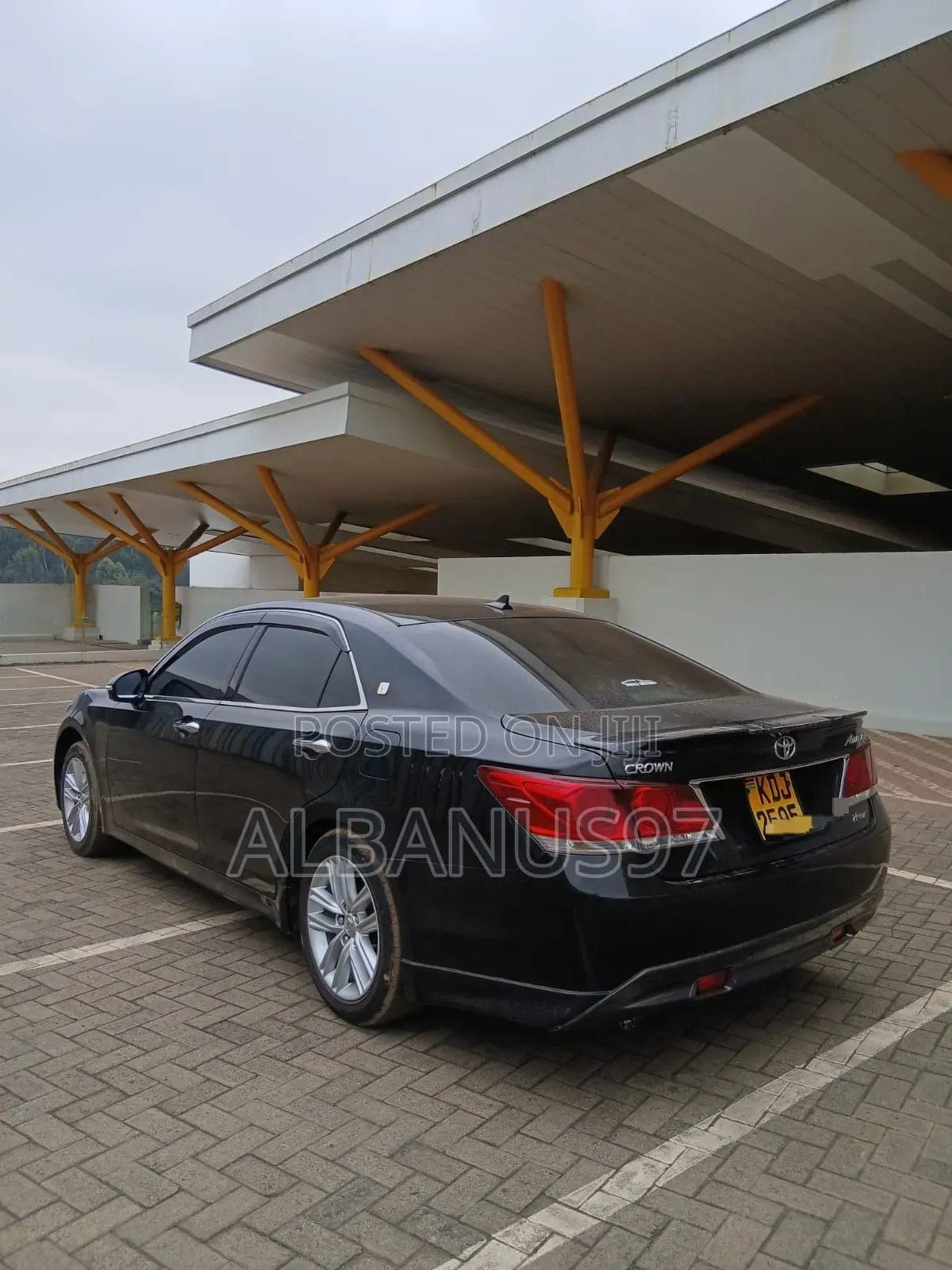 Toyota Crown 2016 Black
