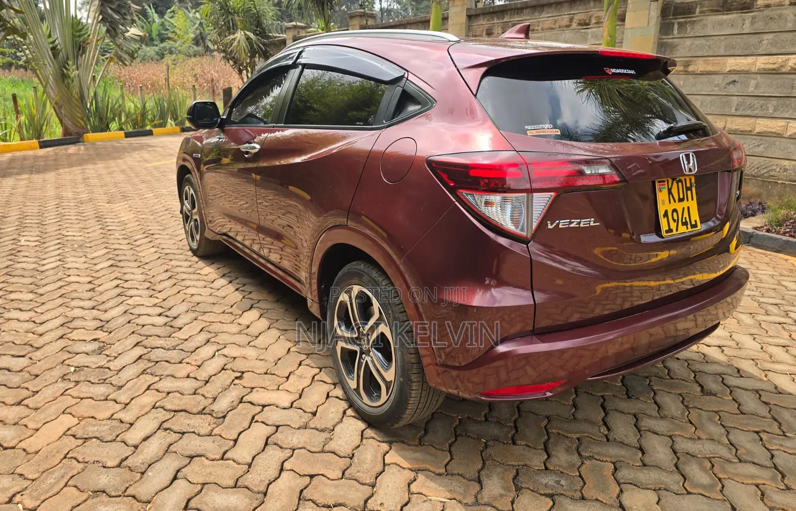 Honda Vezel 1.5 Hybrid 2WD 2015 Maroon