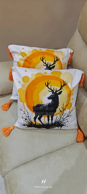 Little Cushion, a Lot of Style, With Good Throw Pillows