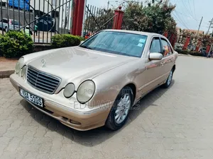 Mercedes-Benz E200 2001 Gold