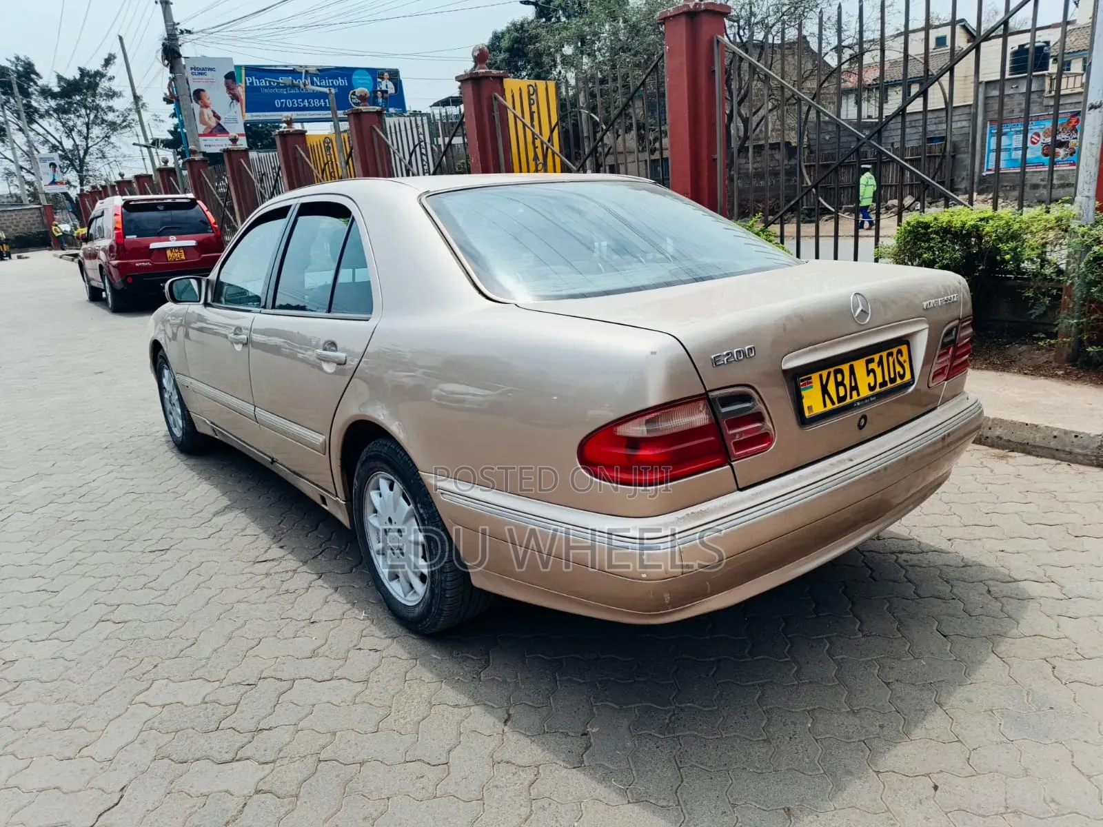 Mercedes-Benz E200 2001 Gold