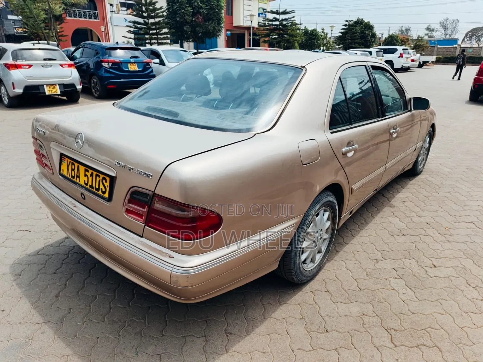 Mercedes-Benz E200 2001 Gold