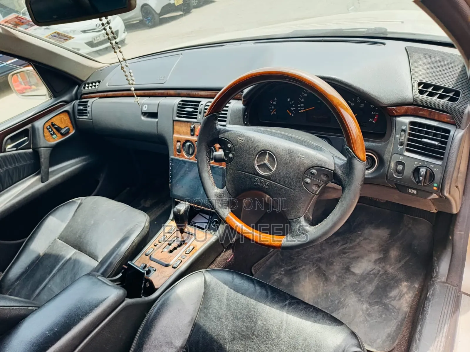 Mercedes-Benz E200 2001 Gold
