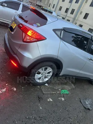 Honda Vezel 1.5 2WD 2015 Silver