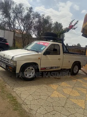 Nissan Pick-Up 2014 White