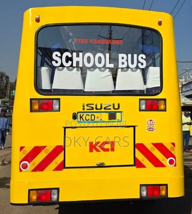 Isuzu NQR 2015 Yellow