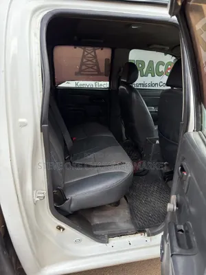 Isuzu D-MAX 2012 Silver