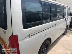 Toyota HiAce 2011 White