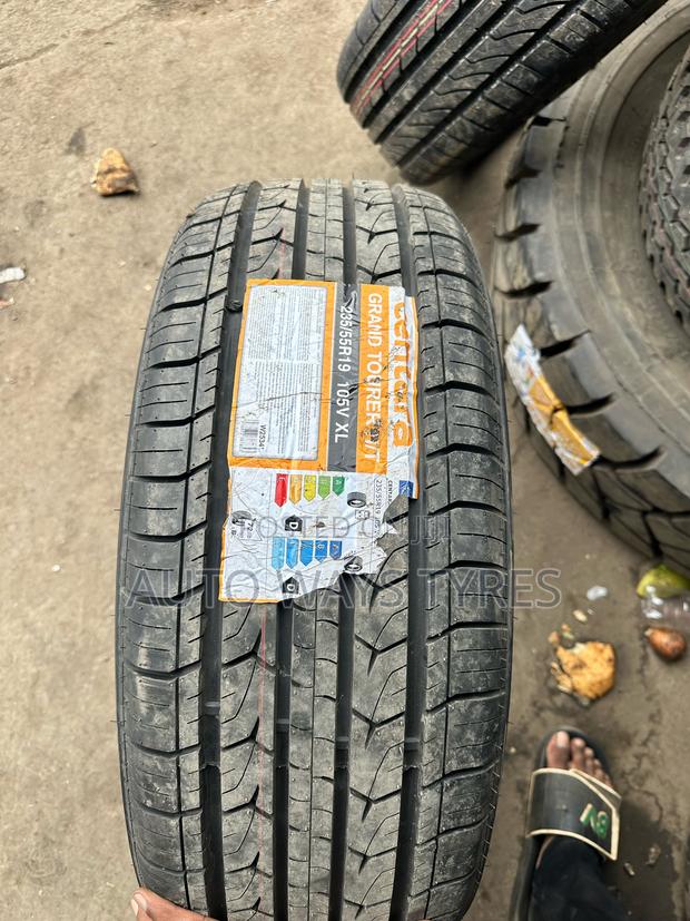 235/55r19 Centara