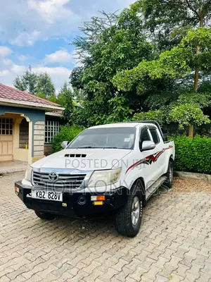 Toyota Hilux 3.0 D-4D 4x4 2014 White