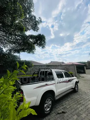 Toyota Hilux 3.0 D-4D 4x4 2014 White