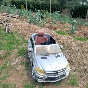 Kids' Electric Car (Mercedes-Benz GL63 AMG Replica)