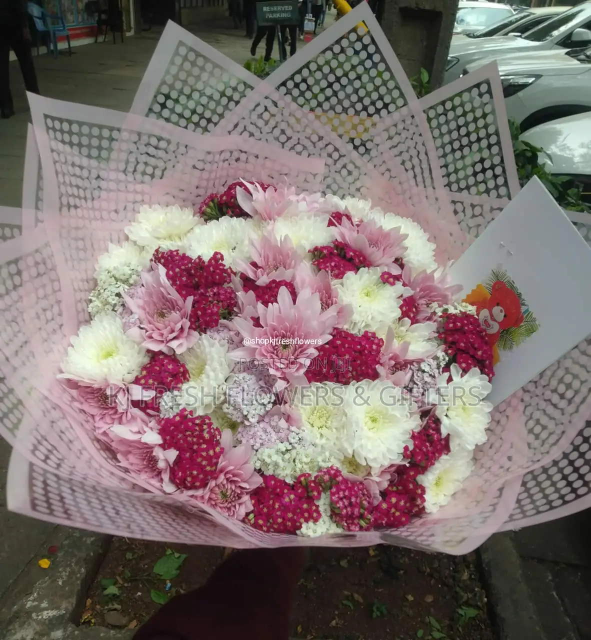 Same Day Fresh Flowers Bouquet for Gifts- Size Medium of Crysanthemums