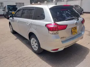 Toyota Corolla Fielder 1.5 Hybrid FWD 2016 Silver