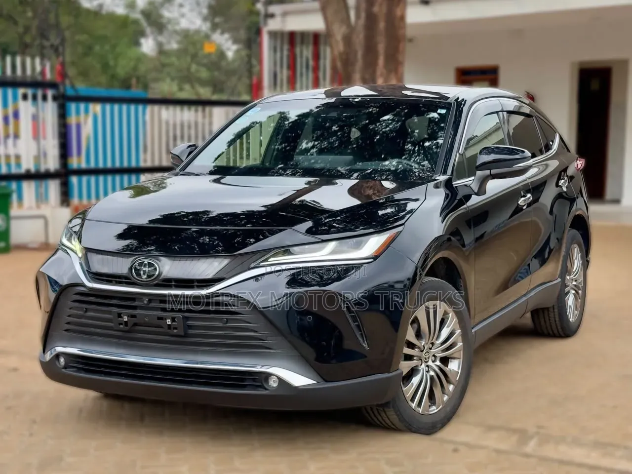 Toyota Harrier 2.0 2021 Black