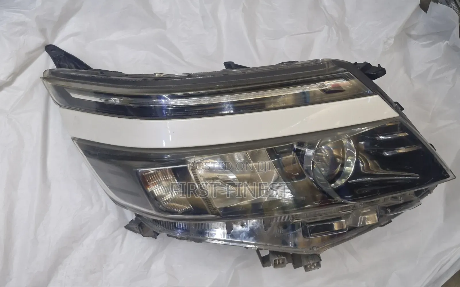 Toyota Voxy 2014 Headlights Xenon Part No. 28-229