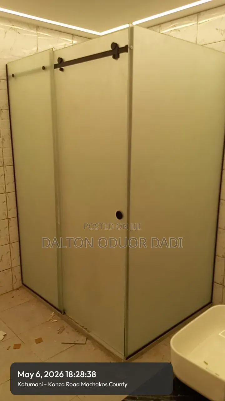 Shower Cubicle Glass and Sund Blasting