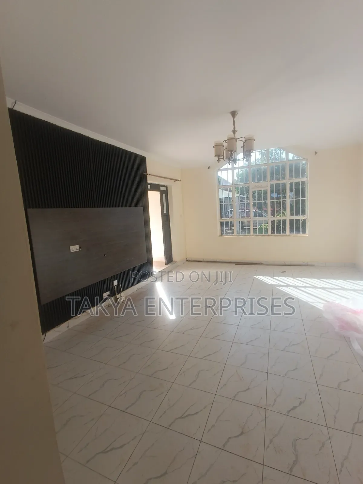 3bdrm Bungalow in Murrram Centre, Kenyatta Road / Theta  for rent