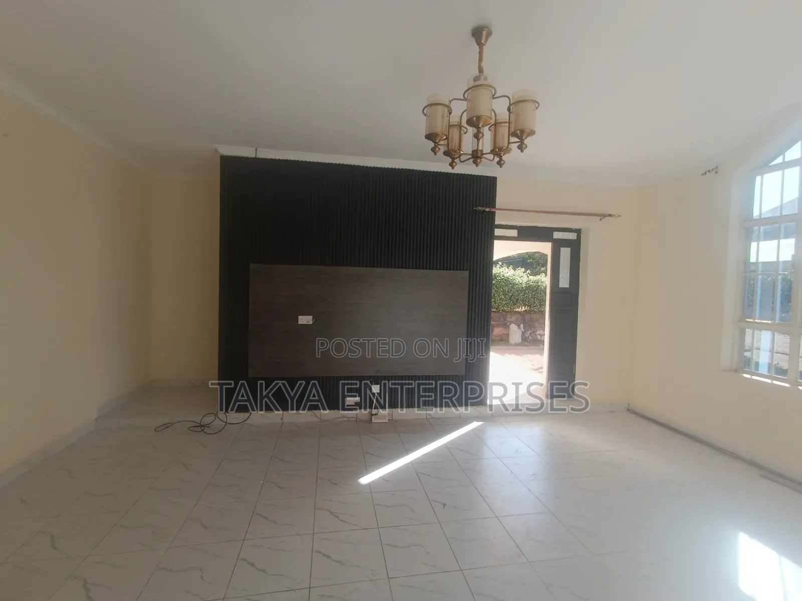 3bdrm Bungalow in Murrram Centre, Kenyatta Road / Theta  for rent