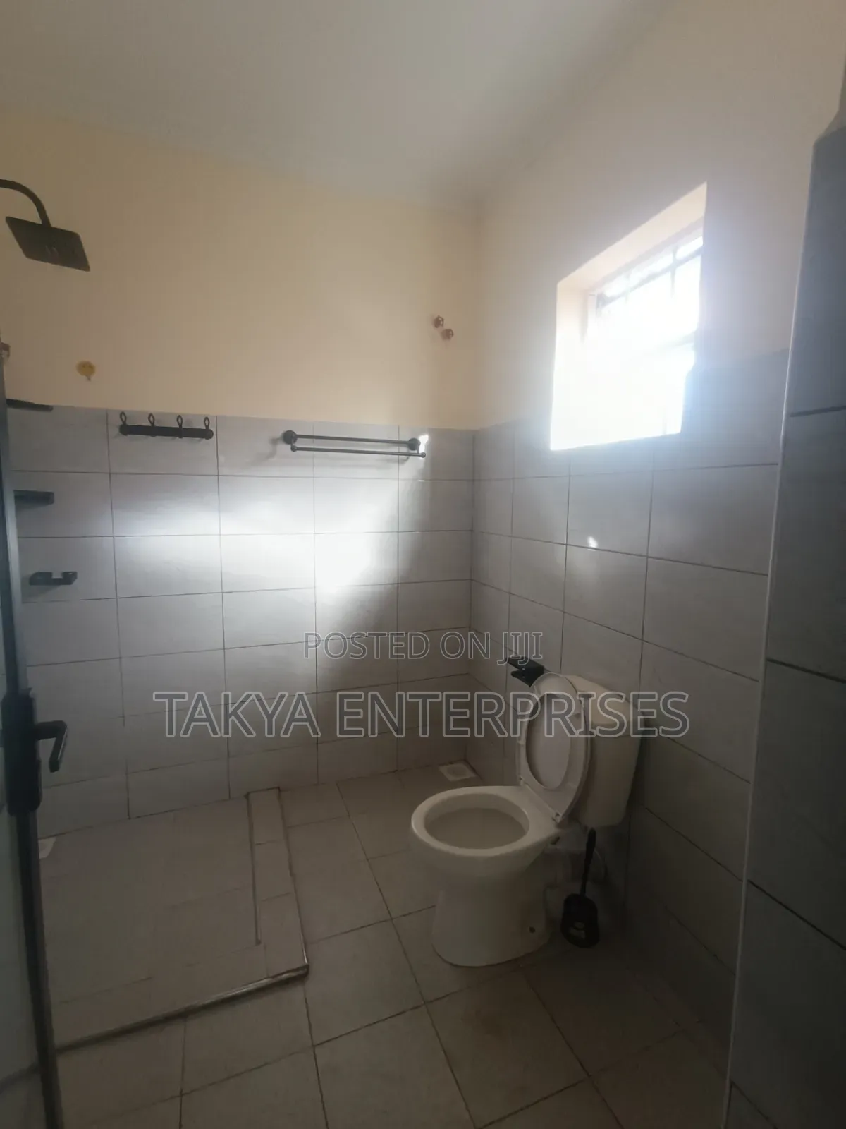 3bdrm Bungalow in Murrram Centre, Kenyatta Road / Theta  for rent