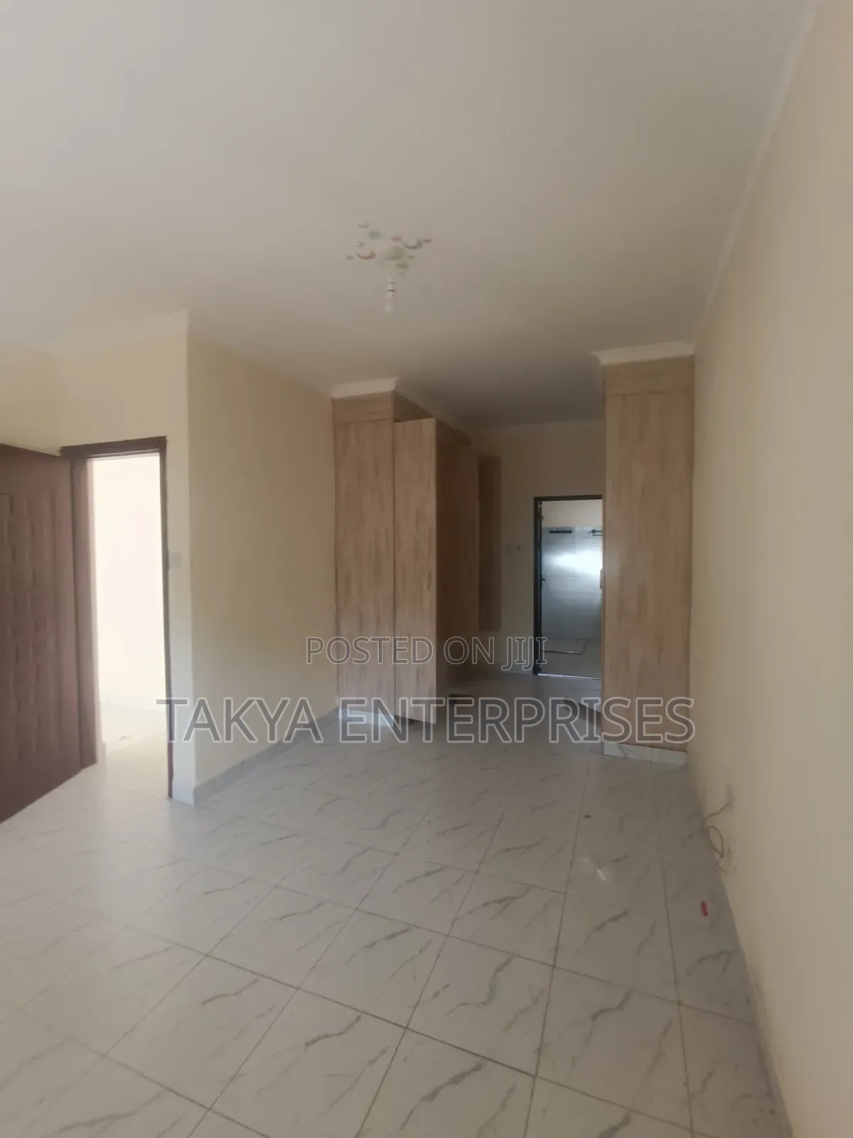 3bdrm Bungalow in Murrram Centre, Kenyatta Road / Theta  for rent