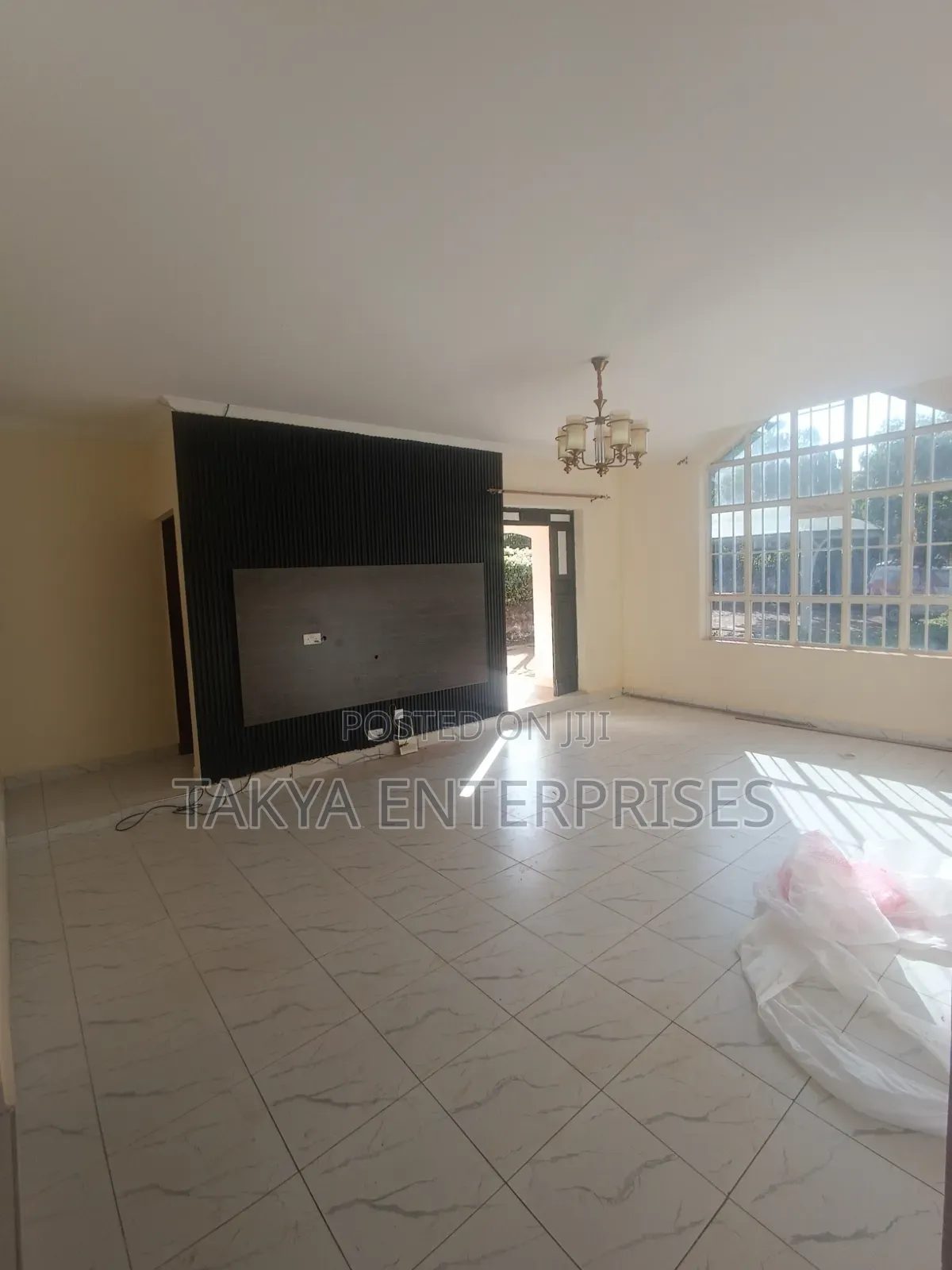 3bdrm Bungalow in Murrram Centre, Kenyatta Road / Theta  for rent