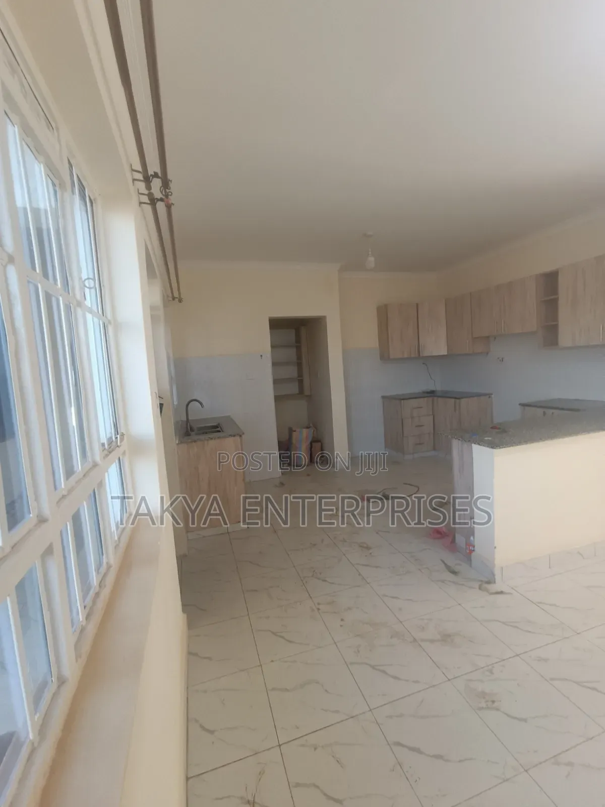 3bdrm Bungalow in Murrram Centre, Kenyatta Road / Theta  for rent