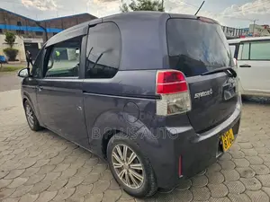 Toyota Spade 2012 Blue