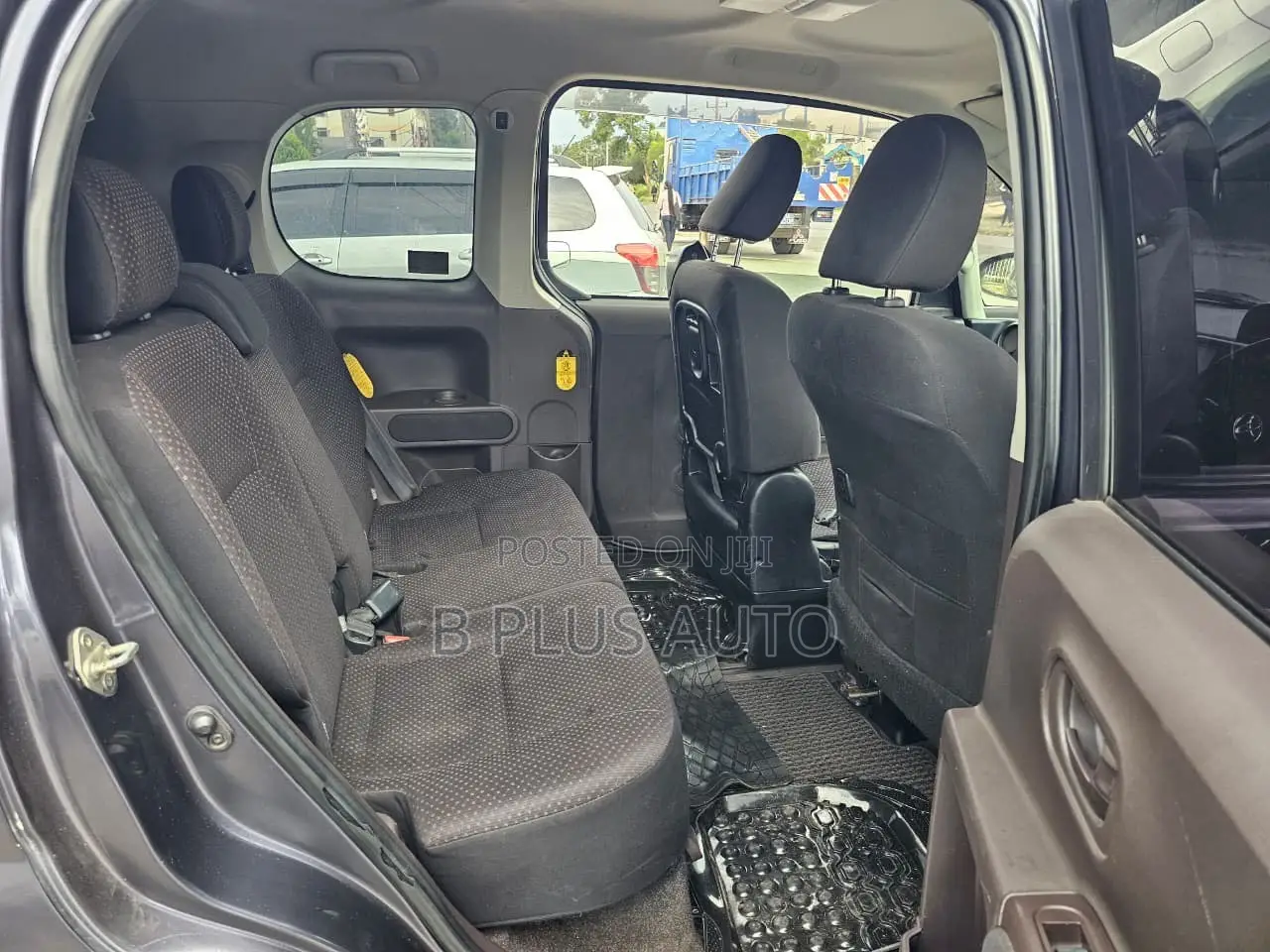 Toyota Spade 2012 Blue