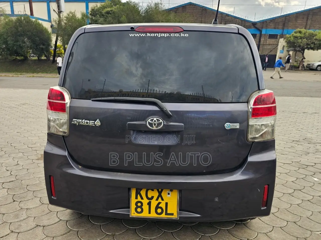 Toyota Spade 2012 Blue