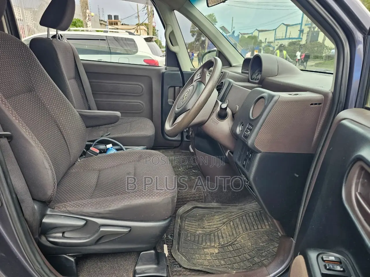 Toyota Spade 2012 Blue