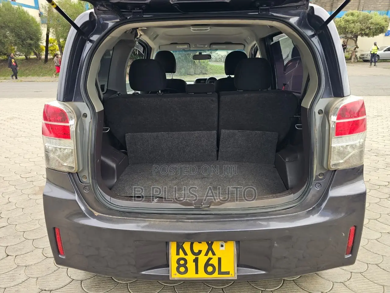 Toyota Spade 2012 Blue