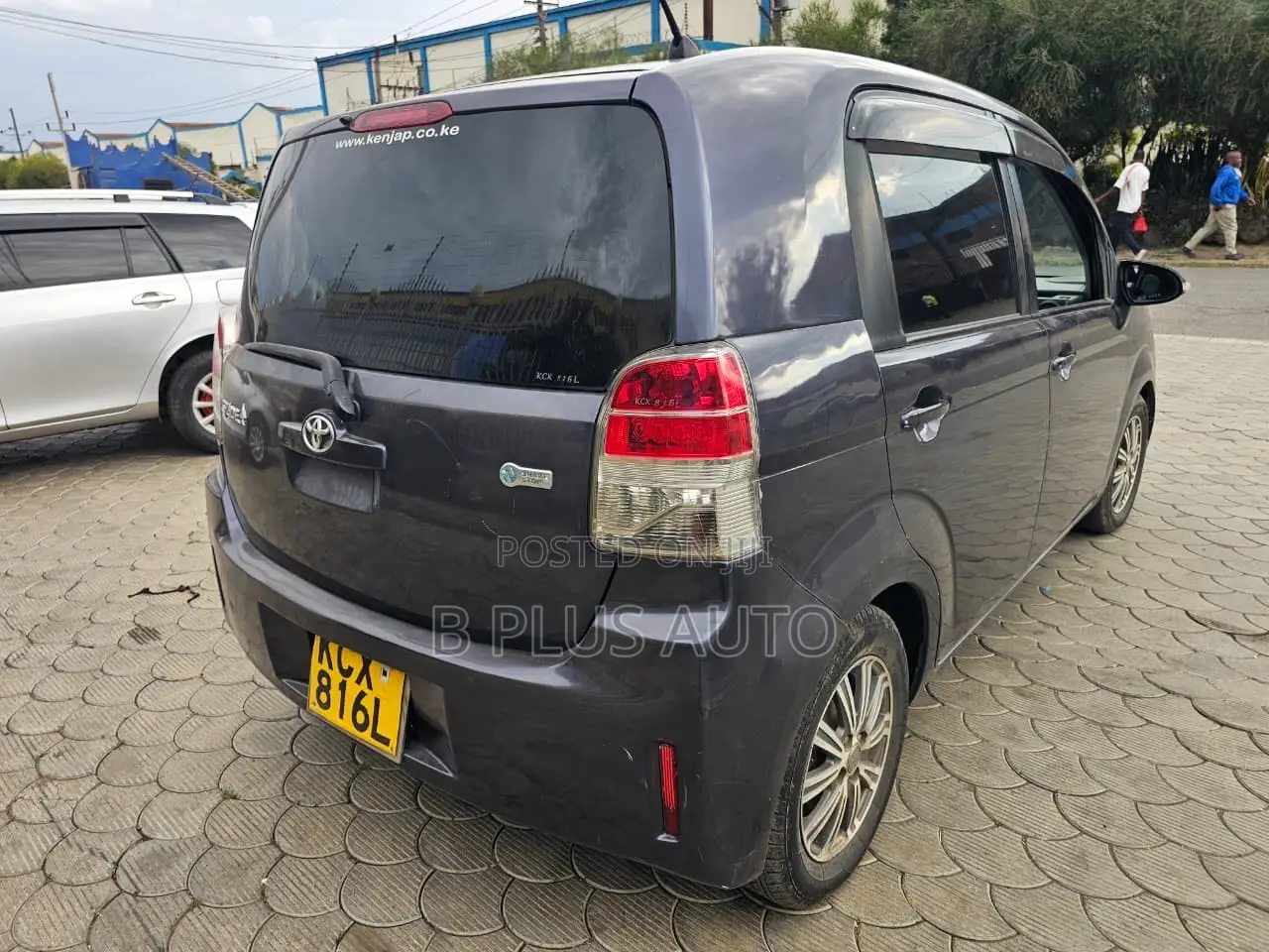 Toyota Spade 2012 Blue