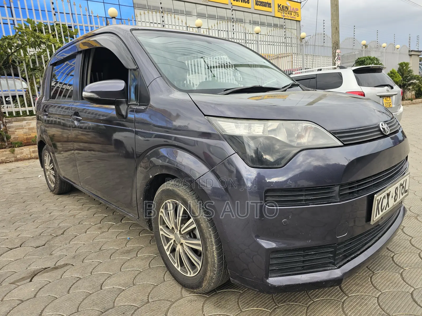 Toyota Spade 2012 Blue