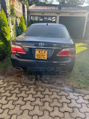 Toyota Crown 2012 Blue