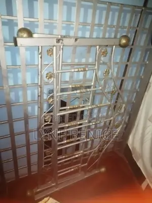 Heavy Metallic Bed