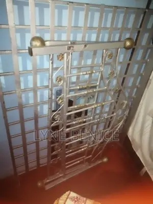 Heavy Metallic Bed