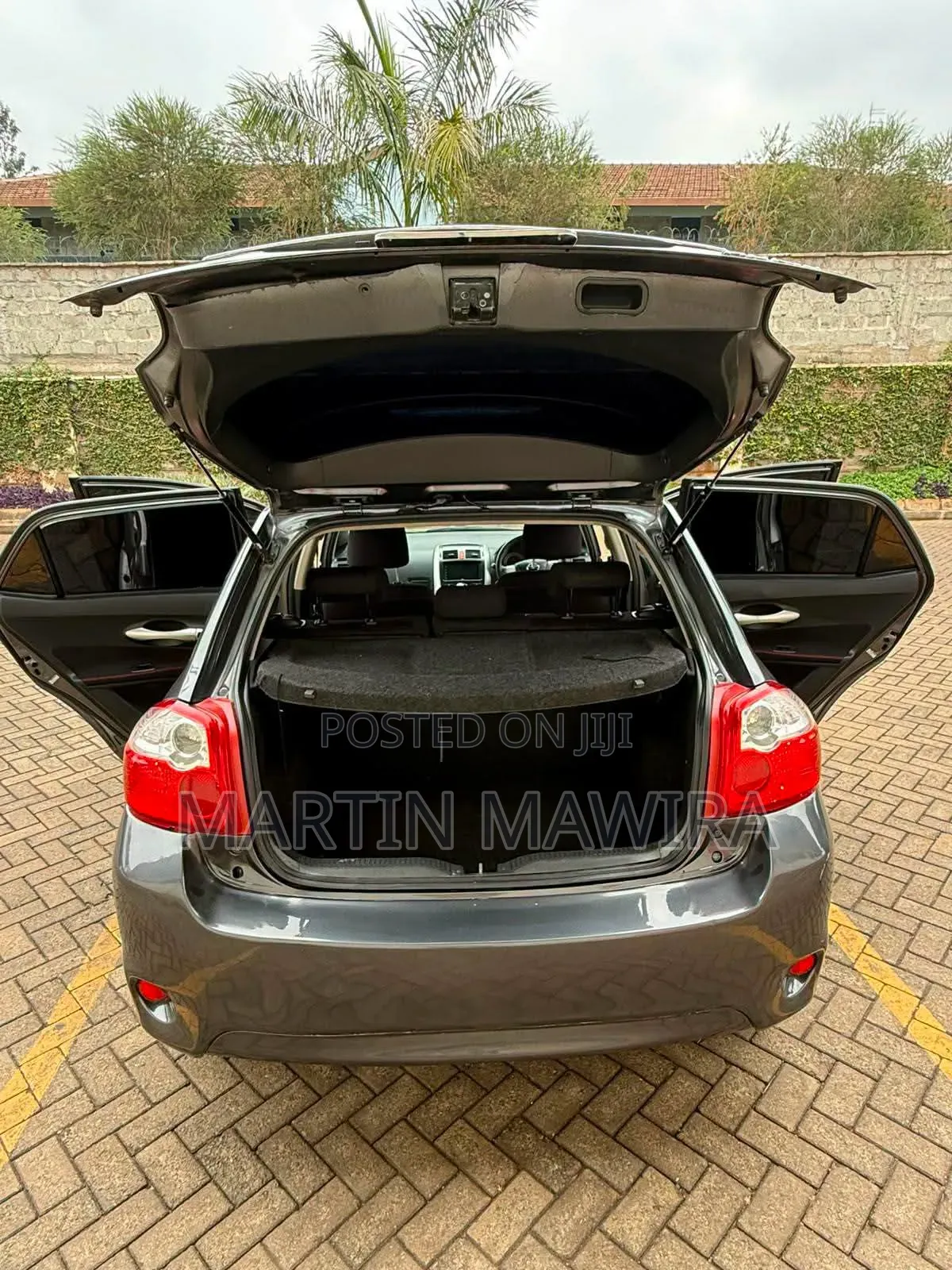Toyota Auris 2010 Gray