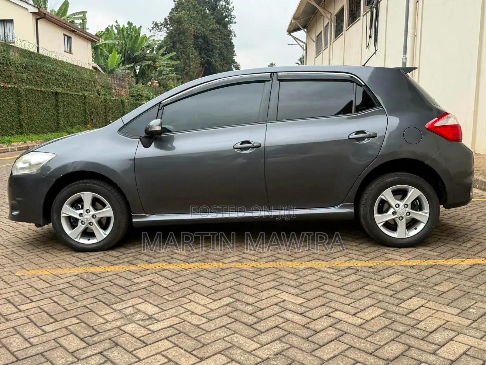 Toyota Auris 2010 Gray