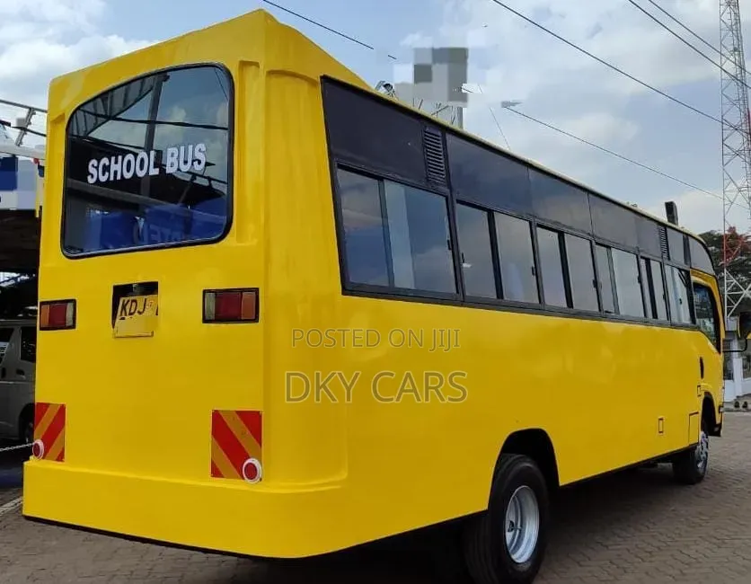 Isuzu NQR 2022 Yellow