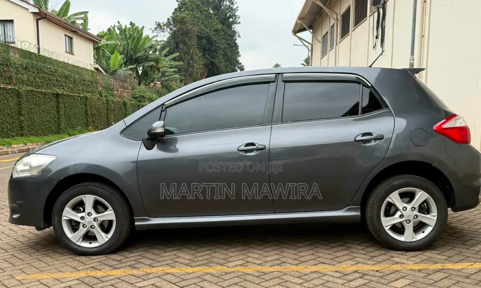 Toyota Auris 2010 Gray