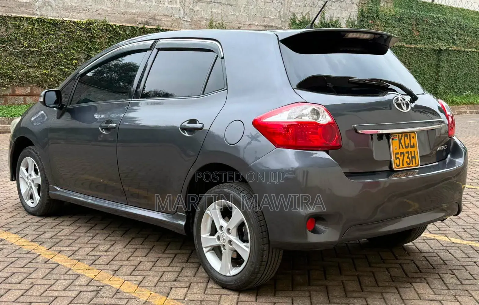Toyota Auris 2010 Gray