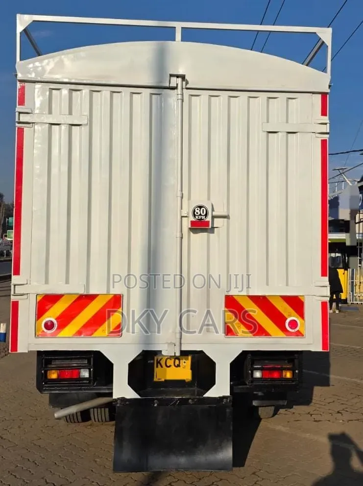 Isuzu NPR 2017