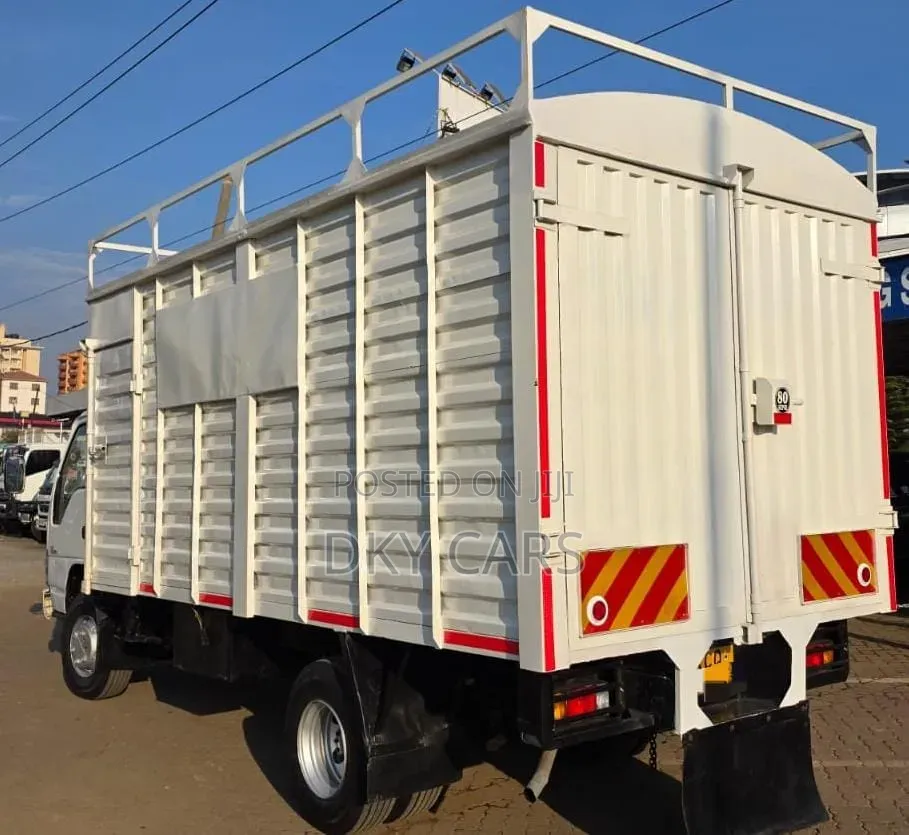 Isuzu NPR 2017