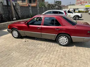 Mercedes-Benz E200 1988 Red